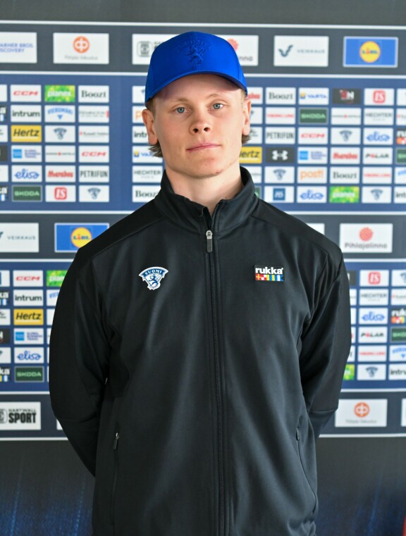 Seiska jututti Juusoa Leijonien mediatilaisuudessa.