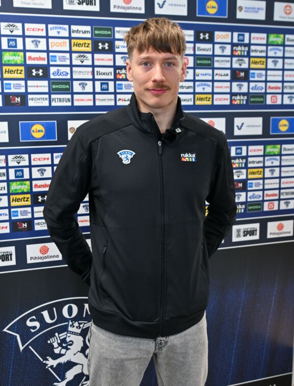 Emil Larmi lähettää äidilleen terkut Lahteen.