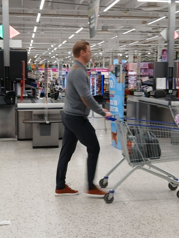 Mikko Koivu piipahti Citymarketissa ostoksilla.