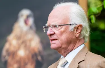 Kuningas Kaarle Kustaa avasi tipunäyttelyn kesäparatiisissaan