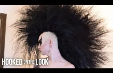 Kevään trenditukka, metrin korkuinen irokeesi varastaa huomion - katso video!