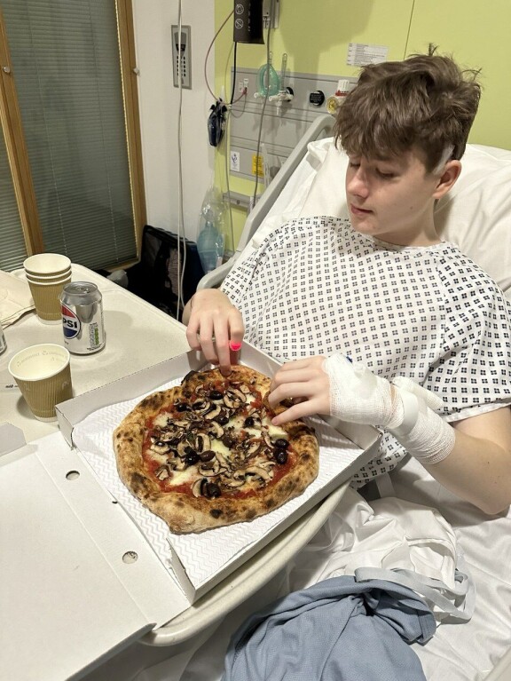 Callum neuvoo muita samassa tilanteessa olevia viettämään paljon aikaa perheen ja ystävien kanssa. Vitsien kertominen on terapeuttista.