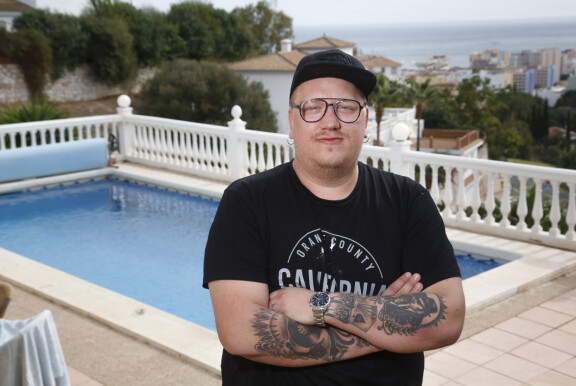 Arttu on tunnettu tatuoinneistaan sekä aurinkoisesta hymystään.