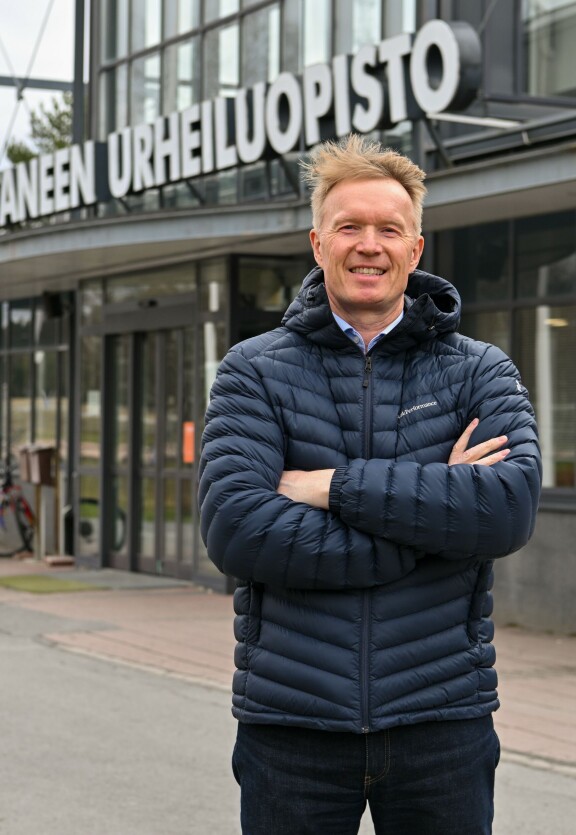 Maailmantähdet viihtyvät Kuortaneen urheiluopistolla, jonka rehtori on Tapio Korjus.