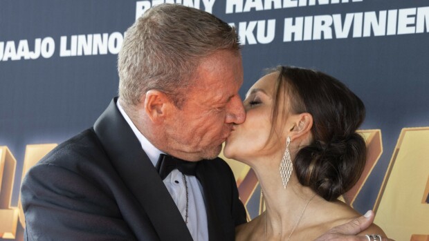 Kuin rokkitähti! Renny Harlin keräsi yllättävän fanijoukon Cannesissa