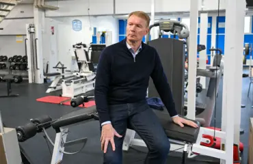 60 etunojapunnerrusta! 196-senttinen olympiavoittaja Tapio Korjus, 64, on hurjassa kunnossa
