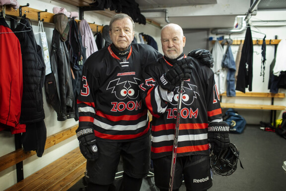 Arvi Lind ja Päiviö Pyysalo kuvattuna Zoomin pukukopissa syksyllä 2021.