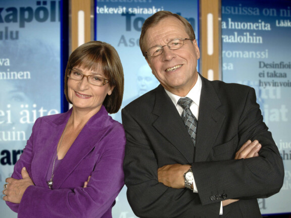 Ylen uutislegendat Eva Polttila ja Arvi Lind kilpailivat Uutisvuodossa vuonna 2006.