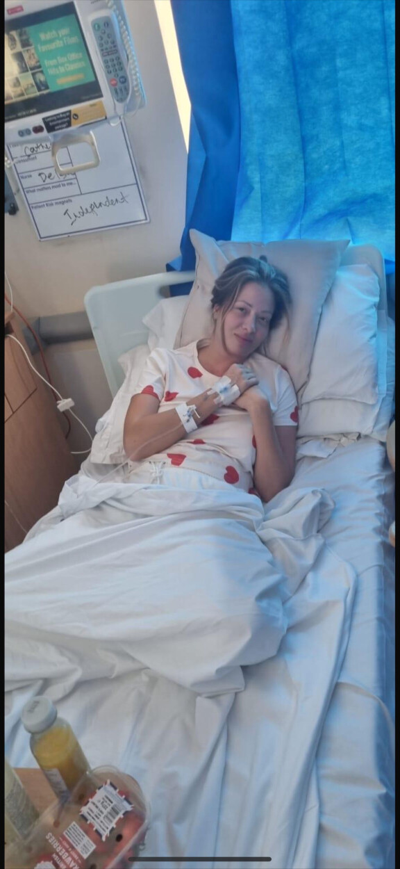 Catherine vertaa vatsakipuaan synnytyskipujen kaltaisiksi kovaksi kivuiksi.