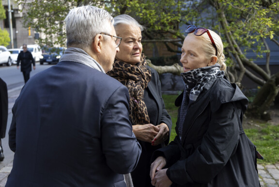 Kimmon ystävät jakoivat Natalian surun.