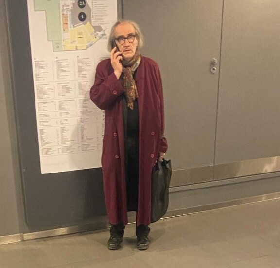 Esa pitää arkipuuhissakin kiinni tyylistään.