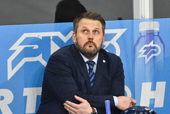 Tämä sama ilme saattaa nousta kasvoille Suomen lätkäfaneja katsoessa.