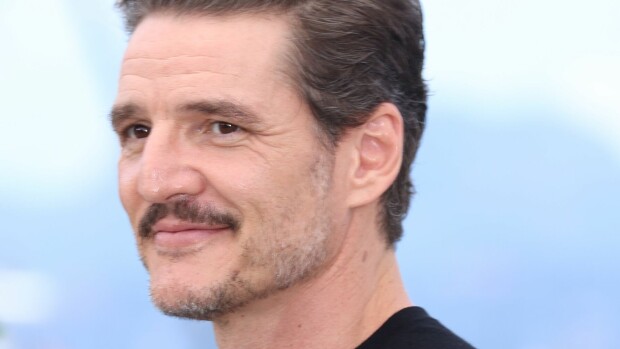 Jösses soikoon! Pedro Pascal villitsi paljastavalla asullaan – kuvat