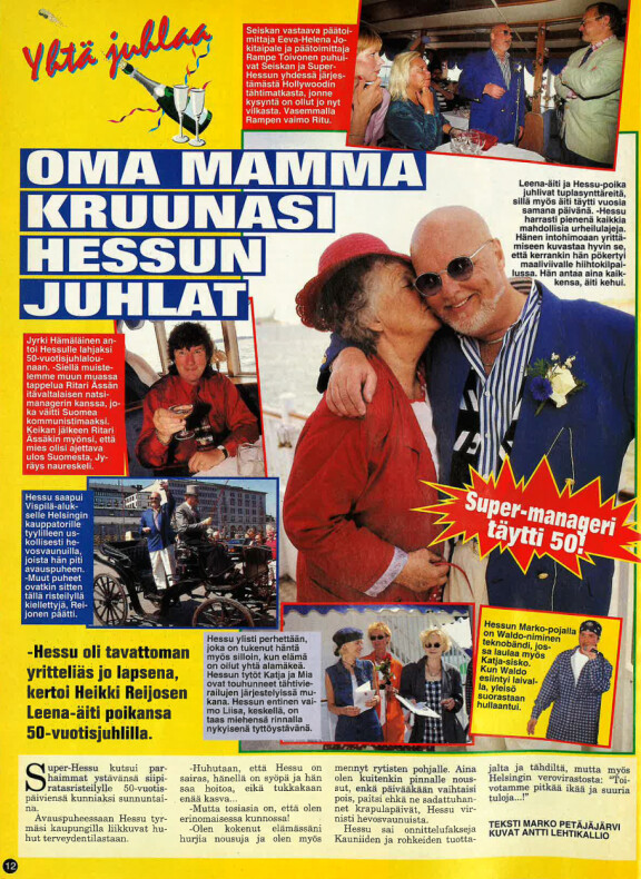 Leena-äiti moiskautti synttärisankarille pusun ja kehui tämän ahkeruutta.