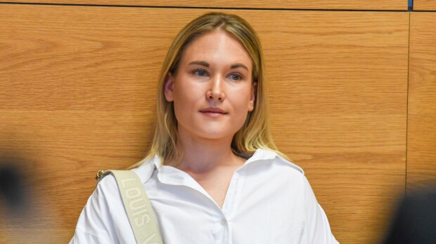 Ohhoh! Netta Kukkonen ja mysteerimies pusukuvassa