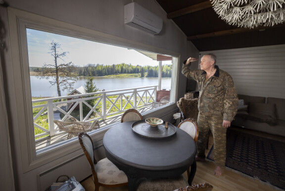 Päärakennuksen panoraamaikkunasta vautuu maailmanluokan merimaisemat.