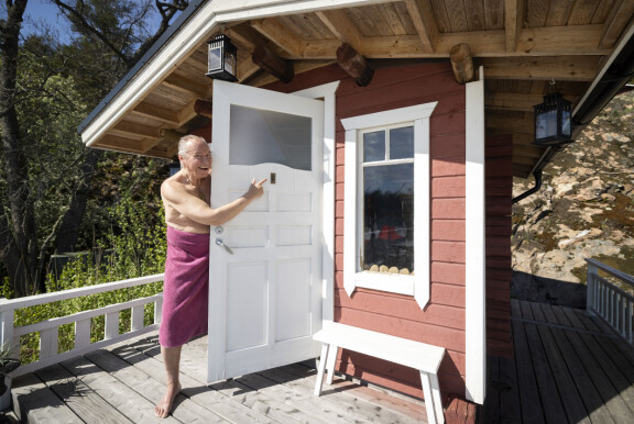 Sanoittajamestari sujahti yhdessä hujauksessa rantasaunan lempeisiin löylyihin.