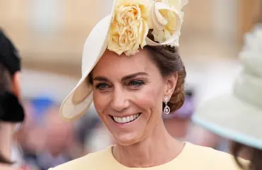Prinsessa Catherine tyrmäävänä – asussa herkkä yksityiskohta