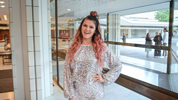 Saara Aalto kiperässä tilanteessa keskellä Helsinkiä!