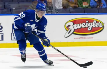 Suomalainen NHL-lupaus ja kuvankaunis tyttöystävä: yllätyskihlat!