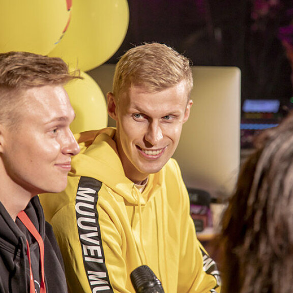 Suomen kovat tubetähdet Mike ja Roni Bäck: 'Ei missään koulussa opeteta mitä teet, kun sulla on 100 000 seuraajaa!' Katso video! roni ja mike