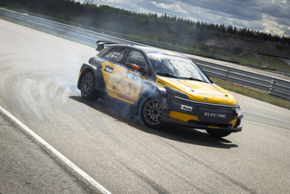 Marcus Grönholm pääsi testaamaan rataa.