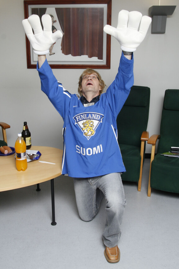 Mertaranta hassutteli Seiskan kisakatsomossa 2009.
