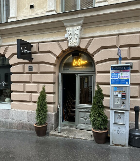 Hurjistunut Netta aiheutti välikohtauksen kreikkalaisessa bistrossa.