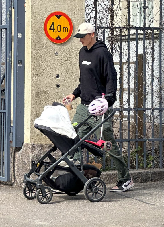 Laurilla oli hyppysissään jääkahvia.