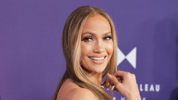 Eronnut Jennifer Lopez kohauttaa – suuteloi naisen kanssa