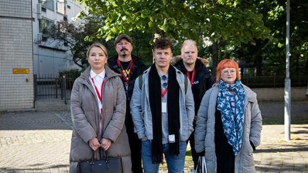 Diili-joukkue munaa festarijärjestelyt täysin – suosikkiartisti esiintyy lähes tyhjälle yleisölle: ”Hävetti aivan järjettömästi” Diili