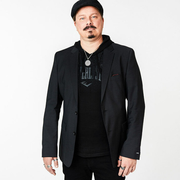 Mikon johtamistaidot eivät miellytä kaikkia.; Mikko