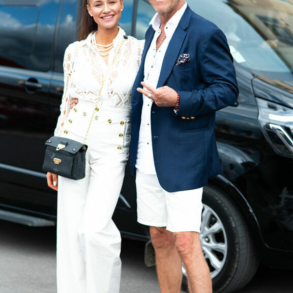 The Harlins: Johannan isän itkusta ei meinaa tulla loppua hääkirkossa: 'Hän on Rennyn, ja se tuntuu pahalta' Renny Harlin