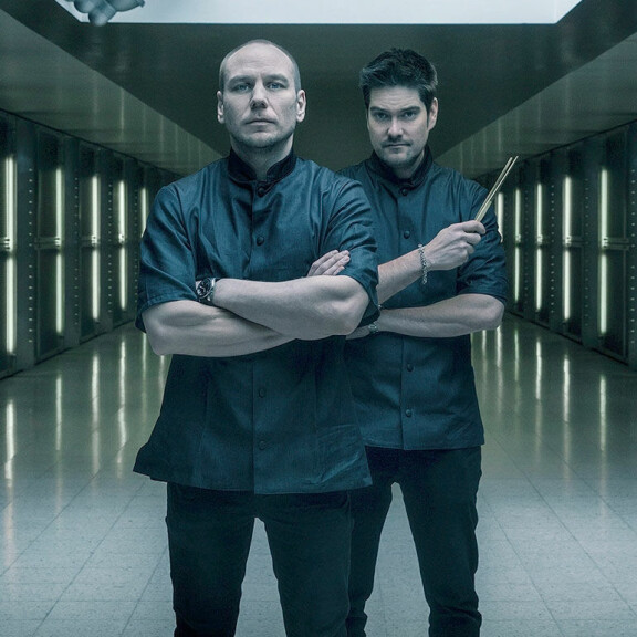 Tommi ja hänen liikekumppaninsa, tv:stäkin tuttu huippukokki Henri Alén ovat tehneet yhteistyötä jo pari vuotta. Tommi ja hänen liikekumppaninsa, tv:stäkin tuttu huippukokki Henri Alén ovat tehneet yhteistyötä jo pari vuotta.