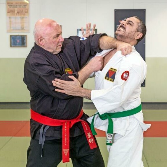 Seiska sai houkuteltua alkuvuodesta; 50-vuotisjuhliaan viettäneen Arman Alizadin Auvo Niinikedon ju-jutsu-rääkkiin. Seiska sai houkuteltua alkuvuodesta 50-vuotisjuhliaan viettäneen Arman Alizadin Auvo Niinikedon ju-jutsu-rääkkiin.