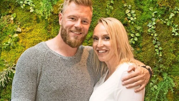 Fitness-kaunotar Jutta Gustafsberg ja hänen kihlattunsa Juha Rouvinen avioituvat tällä viikolla – häävieraat matkustivat jo Italiaan! Jutta Gustafsberg ja Juha Rouvinen