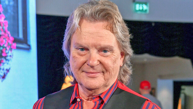 Pepe Willberg häkeltyi totaalisesti Vain elämää -kuvauksissa - hehkuttaa estoitta yhtä artistia: ”Kaikkein kiinnostavin tyyppi... Ei sellaista voi edes odottaa!” Pepe Willberg kehuu Pyhimystä.