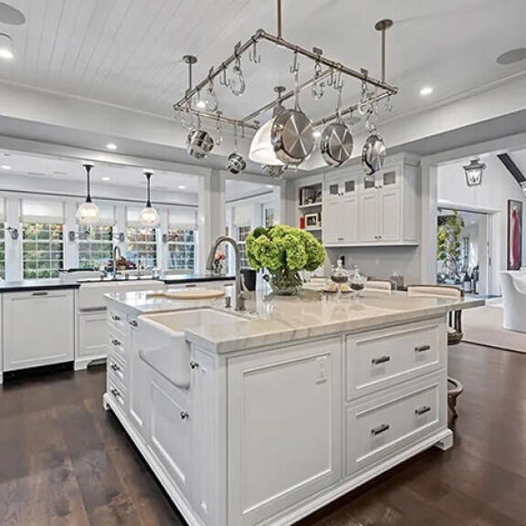 Hevosteema jatkuu myös keittiössä. keittiö