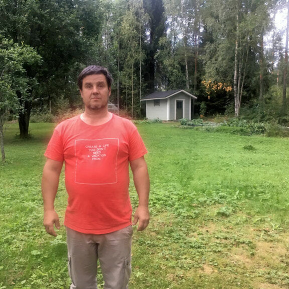 Kenneth Väyrynen liittyy Jari Aarnioon ainoastaan siten, että hän asuu naapurissa. Häntä ei ole epäilty mistään rikoksesta. Kenneth Väyrynen liittyy Jari Aarnioon ainoastaan siten, että hän asuu naapurissa. Häntä ei ole epäilty mistään rikoksesta.