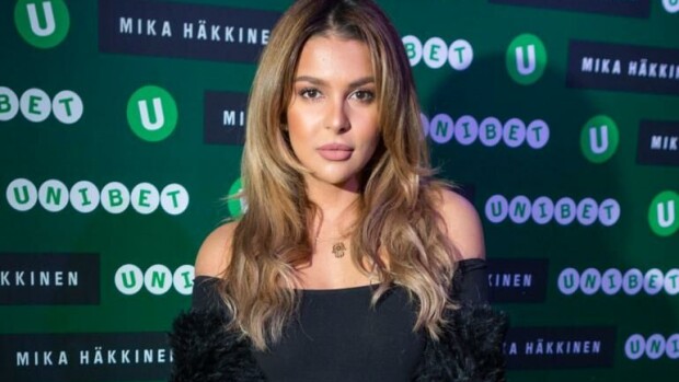 Edelleen Suomen kaunein nainen? Sara Chafak julkaisi järisyttävän bikinikuvan käsittämättömästä kropastaan – ”Katsokaa tuota vartaloa!” Sara Chafak.