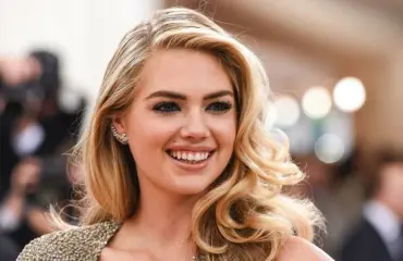Povipommi Kate Upton poseeraa Sports Illustratedin kannessa – narubikinit uhkaavat fysiikan lakeja! 