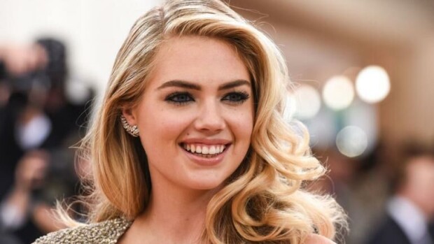 Povipommi Kate Upton poseeraa Sports Illustratedin kannessa – narubikinit uhkaavat fysiikan lakeja! kate upton