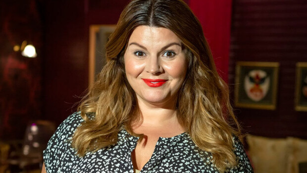 Salatut elämät -näyttelijä Maarit Poussa on kolmen lapsen äiti: Lapseni katsovat pilalle menneitä kohtauksia! Maarit Poussa näyttelee Salatut elämät -sarjassa.