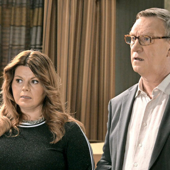 Jo neljän vuoden ajan Salatuissa elämissä Jutta Korhosta näytellyt Maarit Poussa ei seuraa sarjaa aktiivisesti. – Jos satun näkemään Salatut elämät, katson, miltä työnjälkeni näyttää ja mitä muille roolihahmoille kuuluu! Jo neljän vuoden ajan Salatuissa elämissä Jutta Korhosta näytellyt Maarit Poussa ei seuraa sarjaa aktiivisesti. – Jos satun näkemään Salatut elämät, katson, miltä työnjälkeni näyttää ja mitä muille roolihahmoille kuuluu!