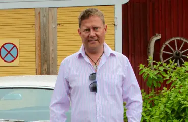 Ex-radiotähti Pertti Salovaara ajelee komealla maasturilla: sakot uhkaavat – kuva!