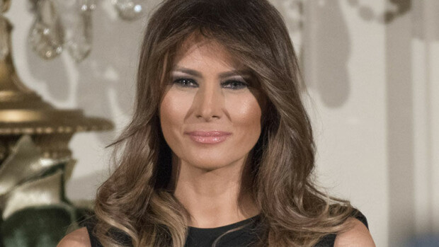 Muotipoliisi arvioi korkkareita rakastavan Melania Trumpin tyylin: muotoja korostava mekko, lypsytakki ja 20 000 euron pitsimekko - kuvat! Muotipoliisi arvioi Melania Trumpin tyylin.