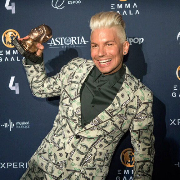 Tuisku kuuluu Suomen suosituimpiin artisteihin. Kuva vuoden 2017 Emma-gaalasta. Tuisku kuuluu Suomen suosituimpiin artisteihin. Kuva vuoden 2017 Emma-gaalasta.