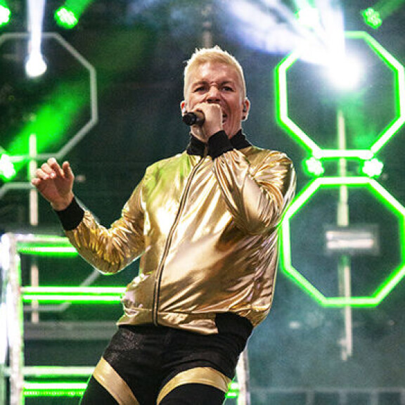 Uutuuskirja paljastaa: rahaton Antti Tuisku pyöri kavereidensa nurkissa, ramppasi baareissa ja kaipasi selkääntaputtelua – ”Pää oli ihan myllerryksessä” antti tuisku