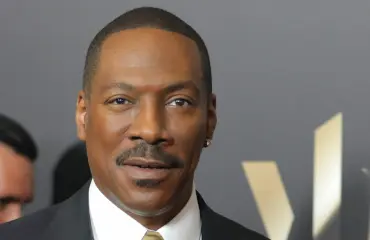 Eddie Murphy ja 18 vuotta nuorempi mallikaunotar saavat perheenlisäystä – koomikkolegendan kymmenes lapsi! 