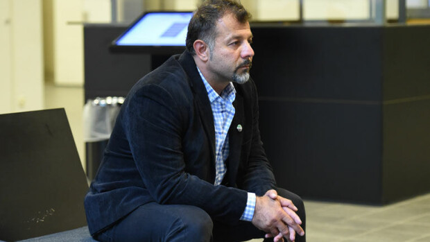 Tältä näyttää rahanpesusta syytetyn lelusalakuljettajan kohuttu puutarhamökki: kuin viidakon keskellä – kuvat! Rami Adham osti mökin käteisellä.